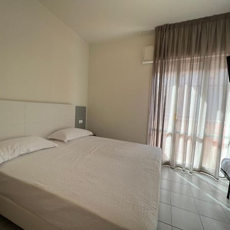 Hotel Aron Rimini Kültér fotó