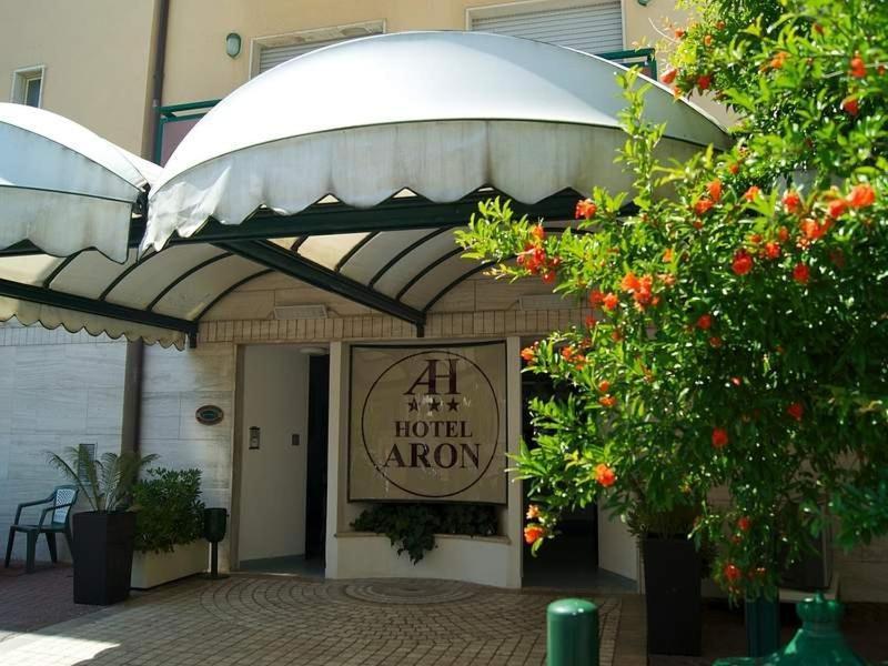 Hotel Aron Rimini Kültér fotó