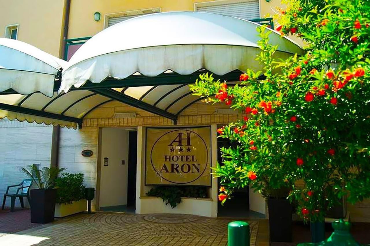 Hotel Aron Rimini Kültér fotó