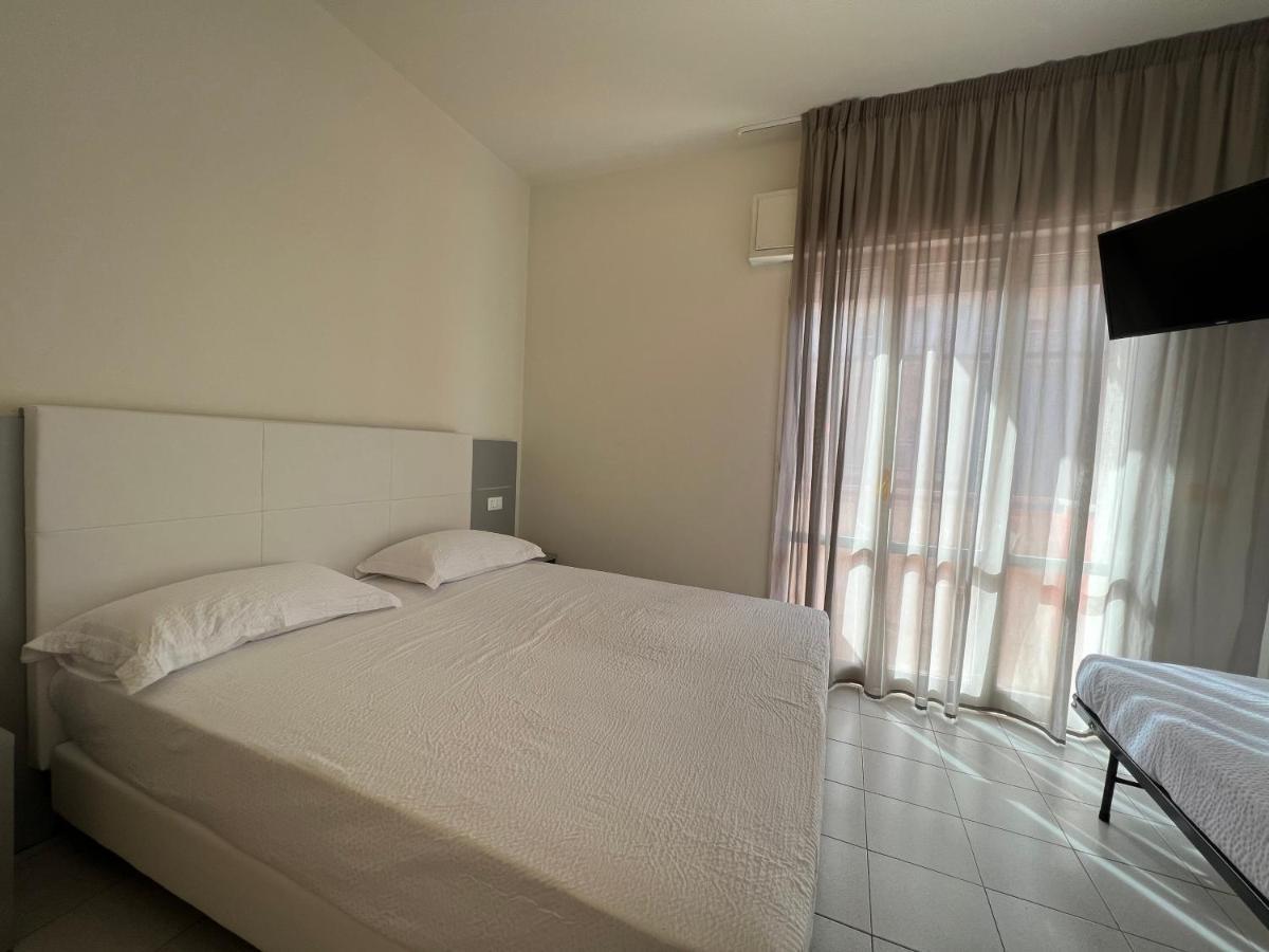 Hotel Aron Rimini Kültér fotó